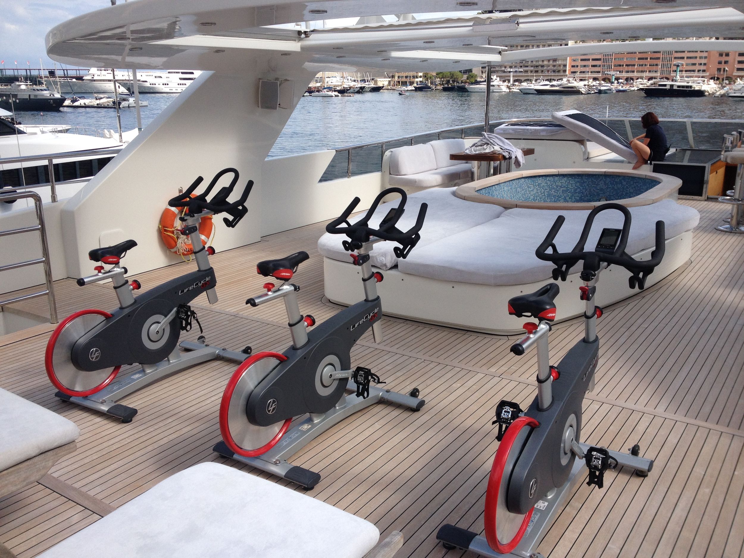 Espace de fitness sur Le Yacht Tatiana à Monaco